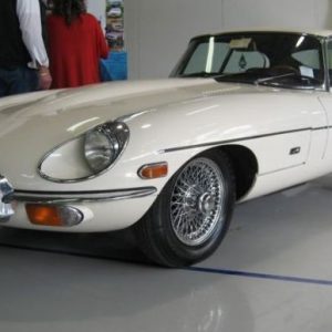 JAGUAR E TYPE SERIES 2  2  2  Coupe   WINDSCREEN ****BRAND NEW ********